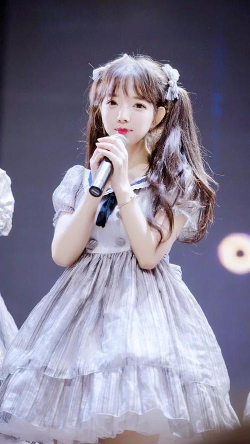 王奕萌才被吐槽肉装鲁班转头挑战漫画腰修图技能点满了