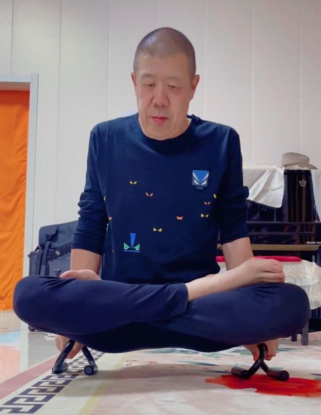 老戏骨秦卫东瘦了80斤难道是生病了网友们纷纷猜疑