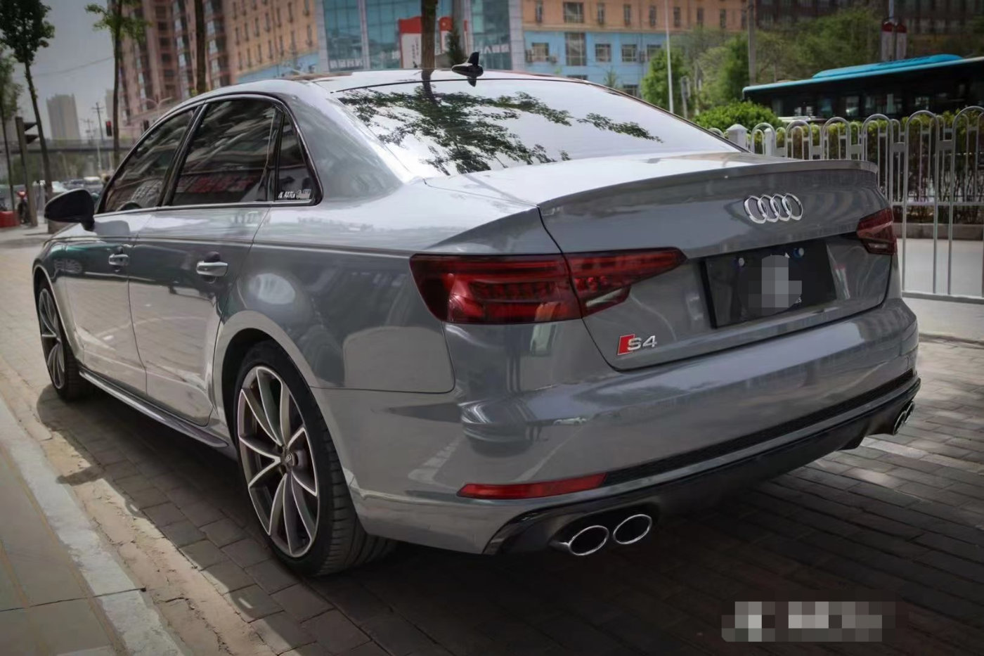 奥迪s4改色纳多灰色 走在路上没人敢惹