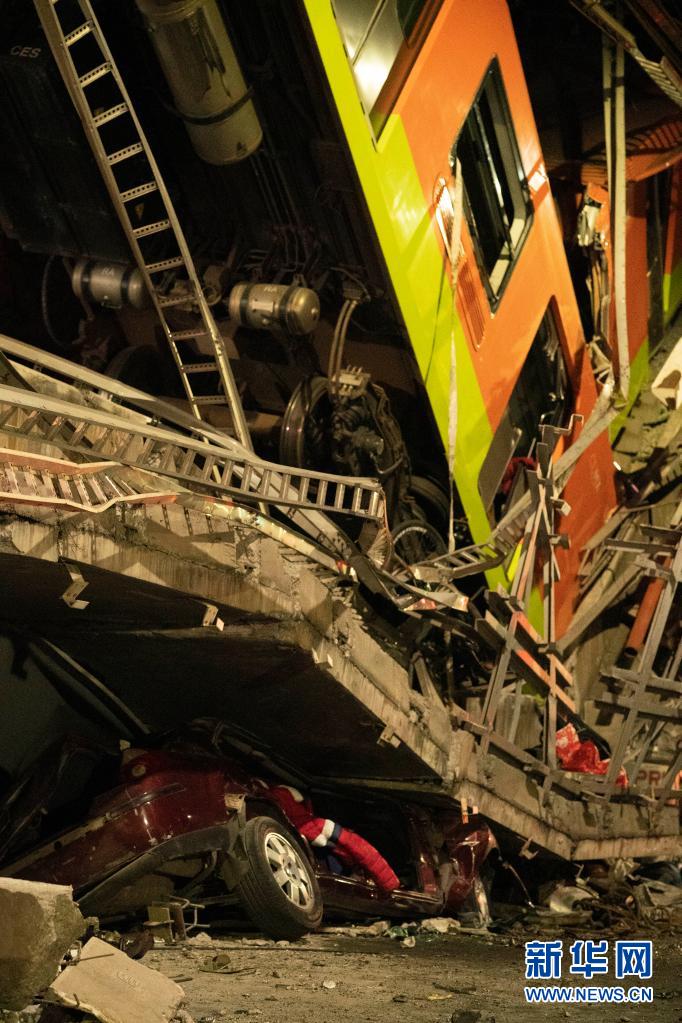 直击墨西哥首都桥梁坍塌事故现场