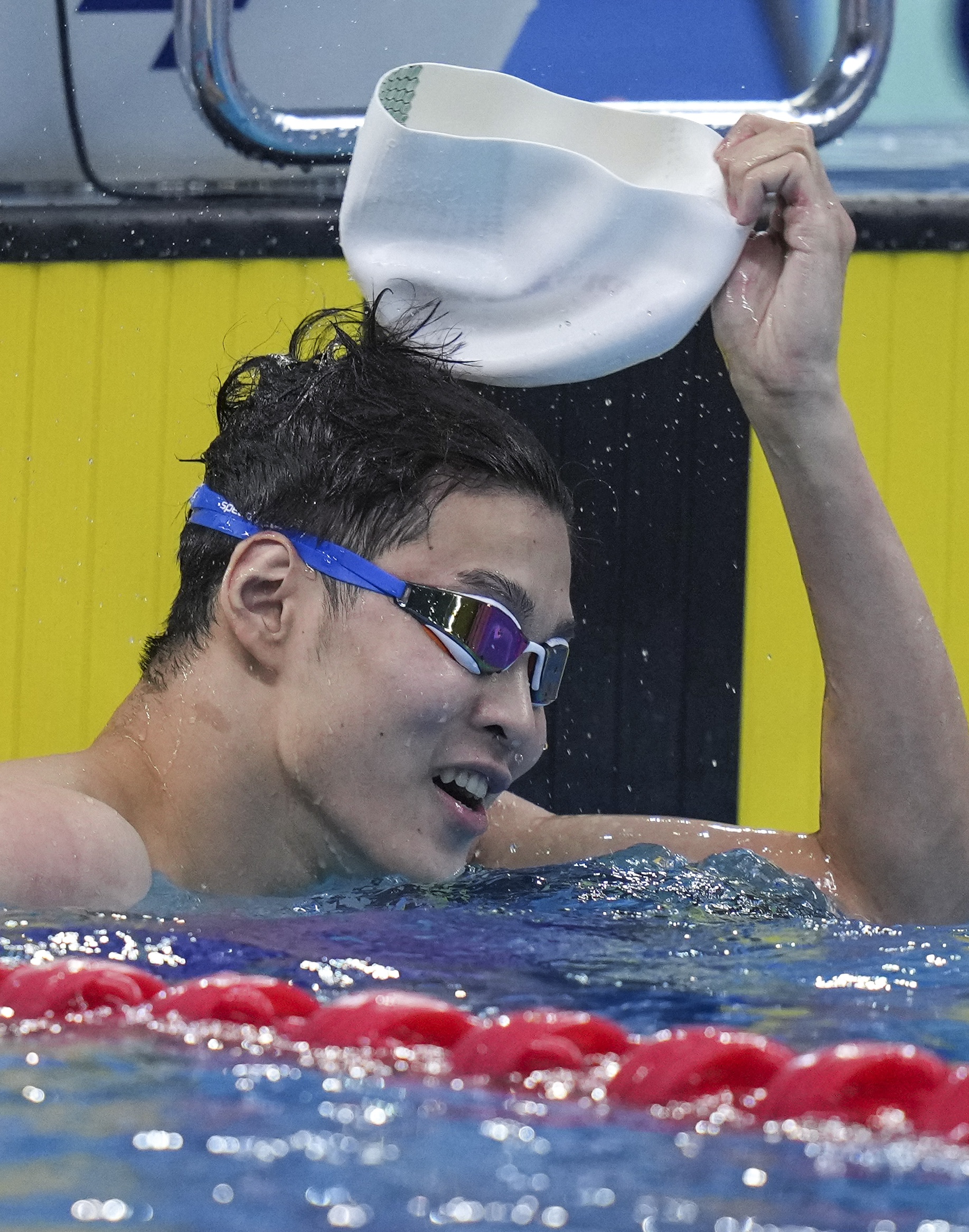 游泳全国冠军赛何峻毅获男子100米自由泳冠军