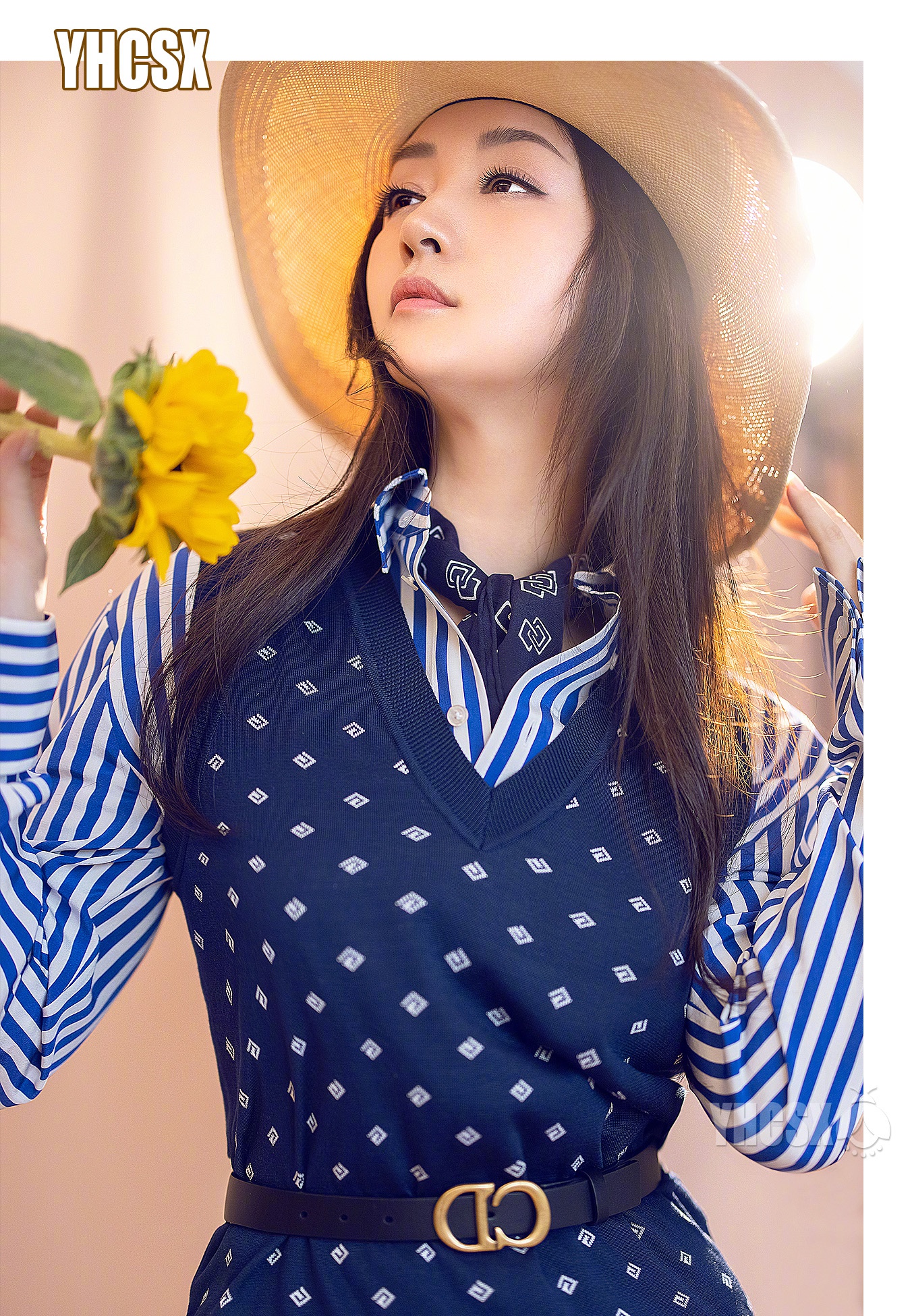 杨钰莹晒美照小清新穿搭纯情似少女向日葵人生观励志满满