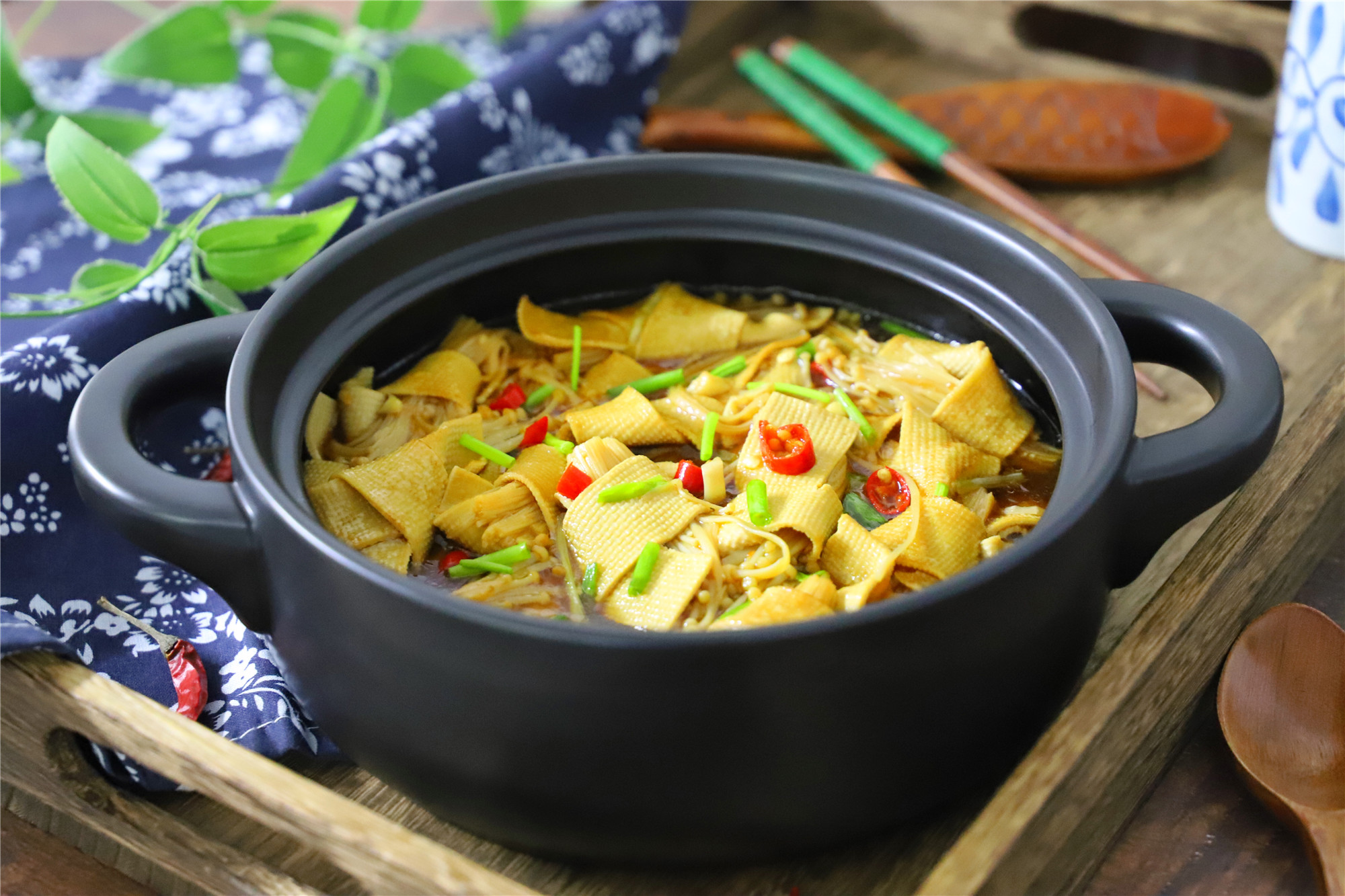 豆皮百吃不厌的做法加一把金针菇煮一煮比肉还好吃营养低脂