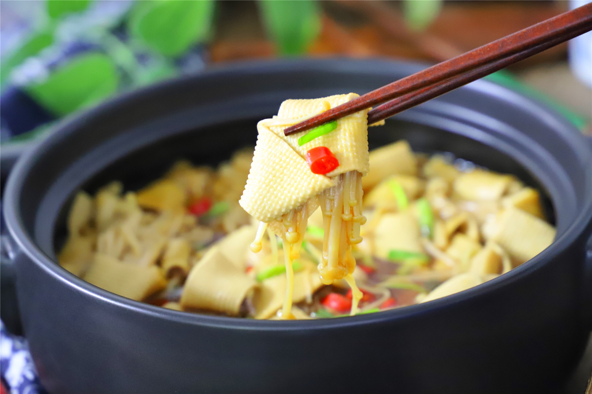 豆皮百吃不厌的做法加一把金针菇煮一煮比肉还好吃营养低脂