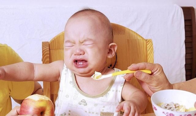 尴尬!1岁萌娃被爸爸亲后直接“吐了”,大月龄宝宝为啥也吐奶?休闲区蓝鸢梦想 - Www.slyday.coM 尴尬!1岁萌娃被爸爸亲后直接“吐了”,大月龄宝宝为啥也吐奶?休闲区蓝鸢梦想 - Www.slyday.coM