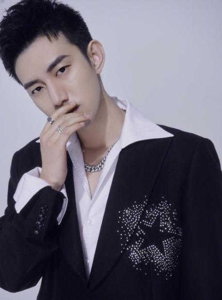 yy元老主播阿哲结婚几十辆劳斯莱斯助阵价值至少破亿