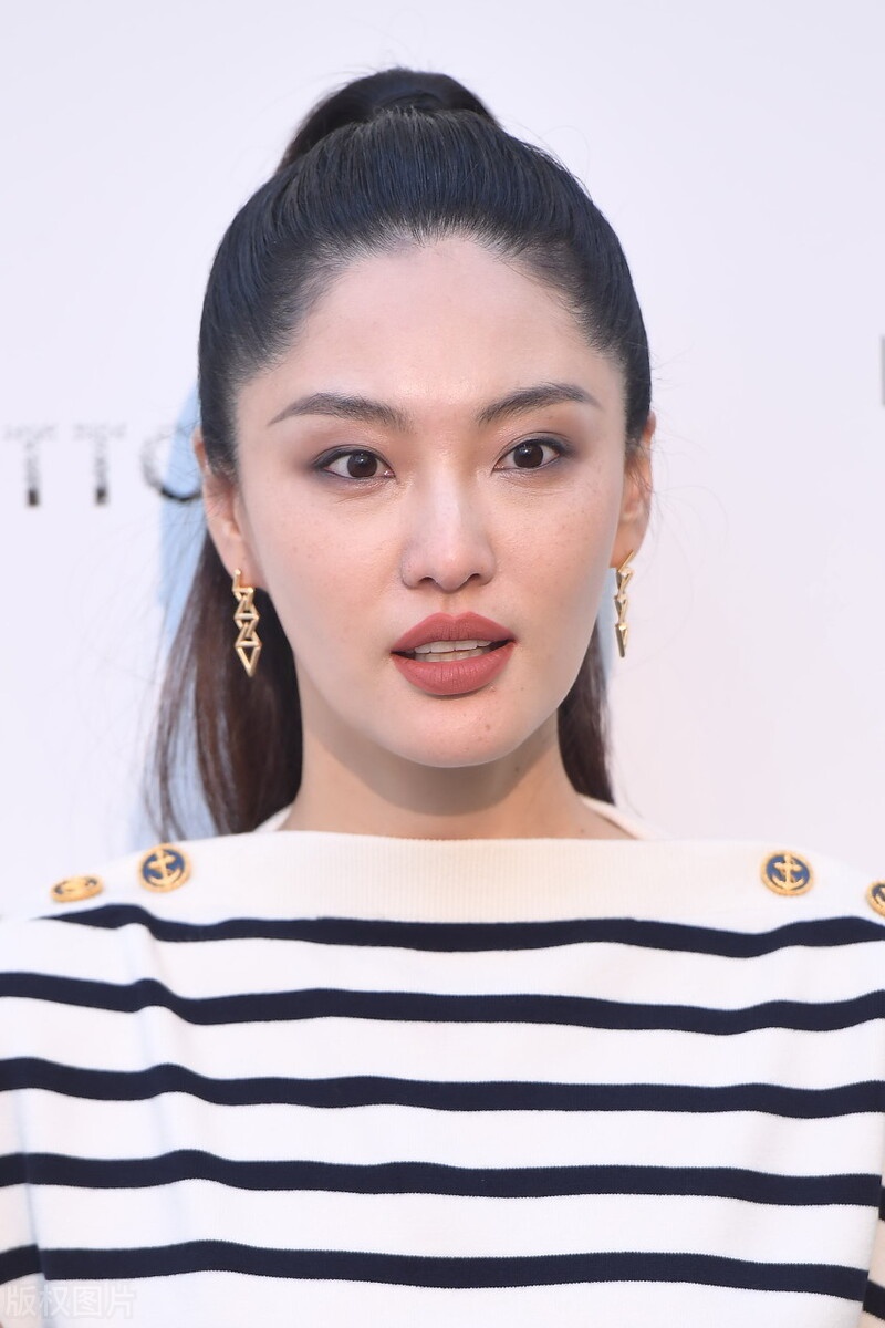 陈碧舸亮相活动漂亮又有韵味