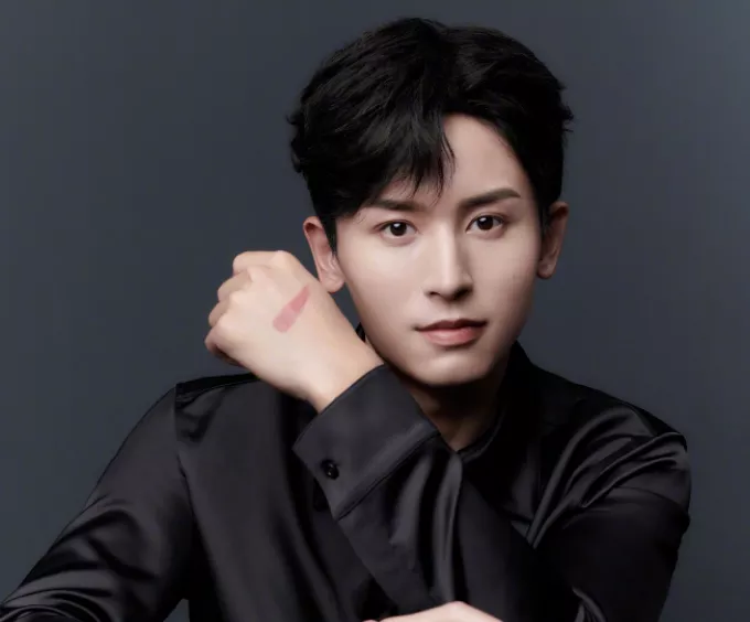 张哲瀚电影维和防暴队买赞事件是怎么回事 张哲瀚买赞是真的吗