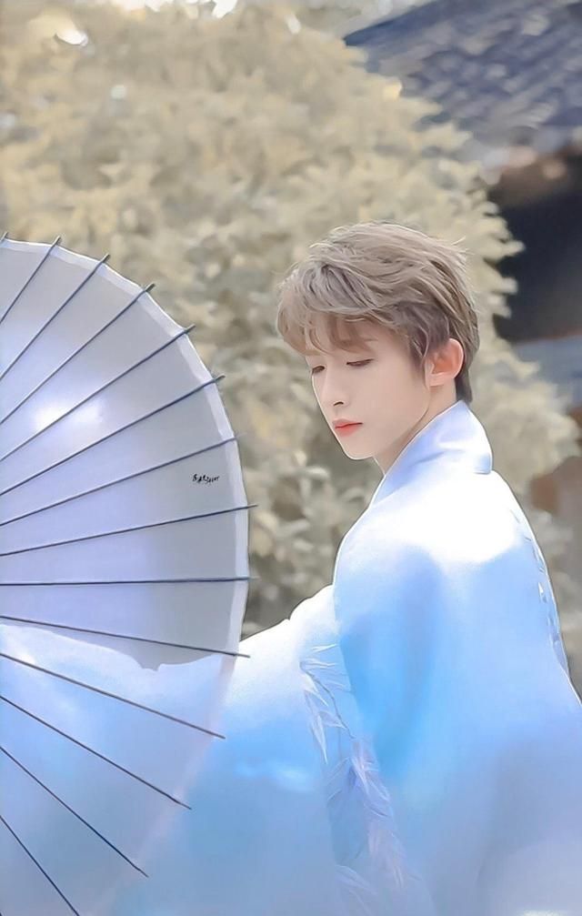 粉丝刘宇来时清白走时一尘不染路人来时中传走时中专