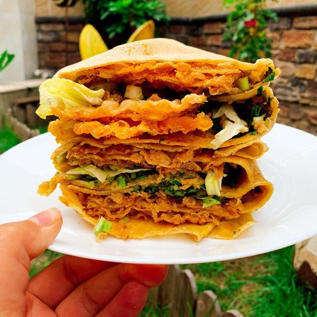 详细版的煎饼果子有煎饼果子酱以及薄脆的详细做法