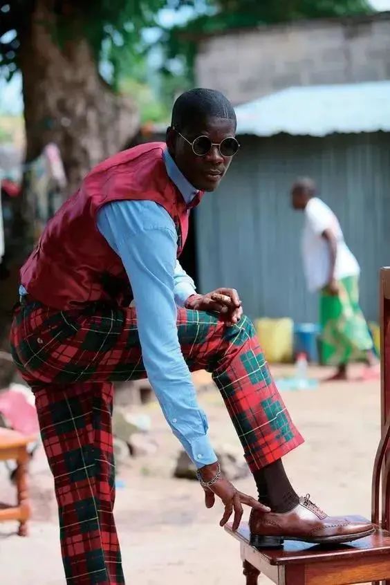 非洲贫民窟里的"上流绅士":宁愿捡垃圾,也要全身名牌|萨普|奢侈品|蓝