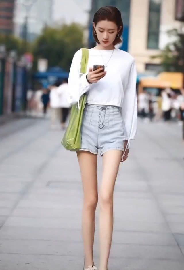 小妹有80斤吗这条腿没我胳膊粗5cm的裤子对她来说就是阔腿裤