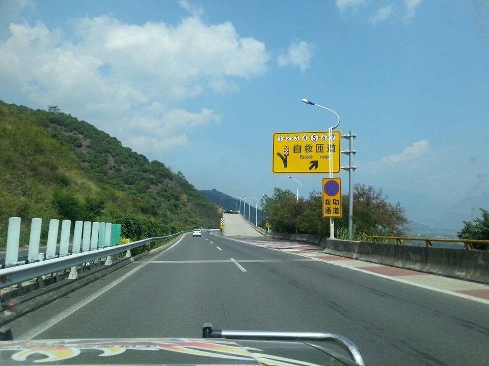 大货车的最后一根稻草如何用它来自救是每个司机的必修课