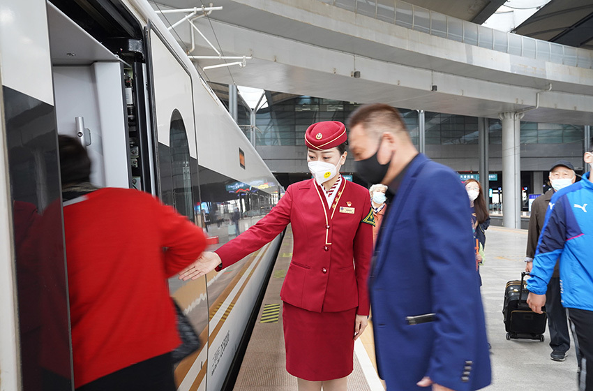 天津客运段全面做好五一小长假返程客流运输