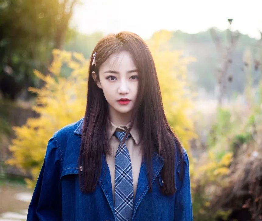 "歆楠公主"的甜酷系穿搭教科书