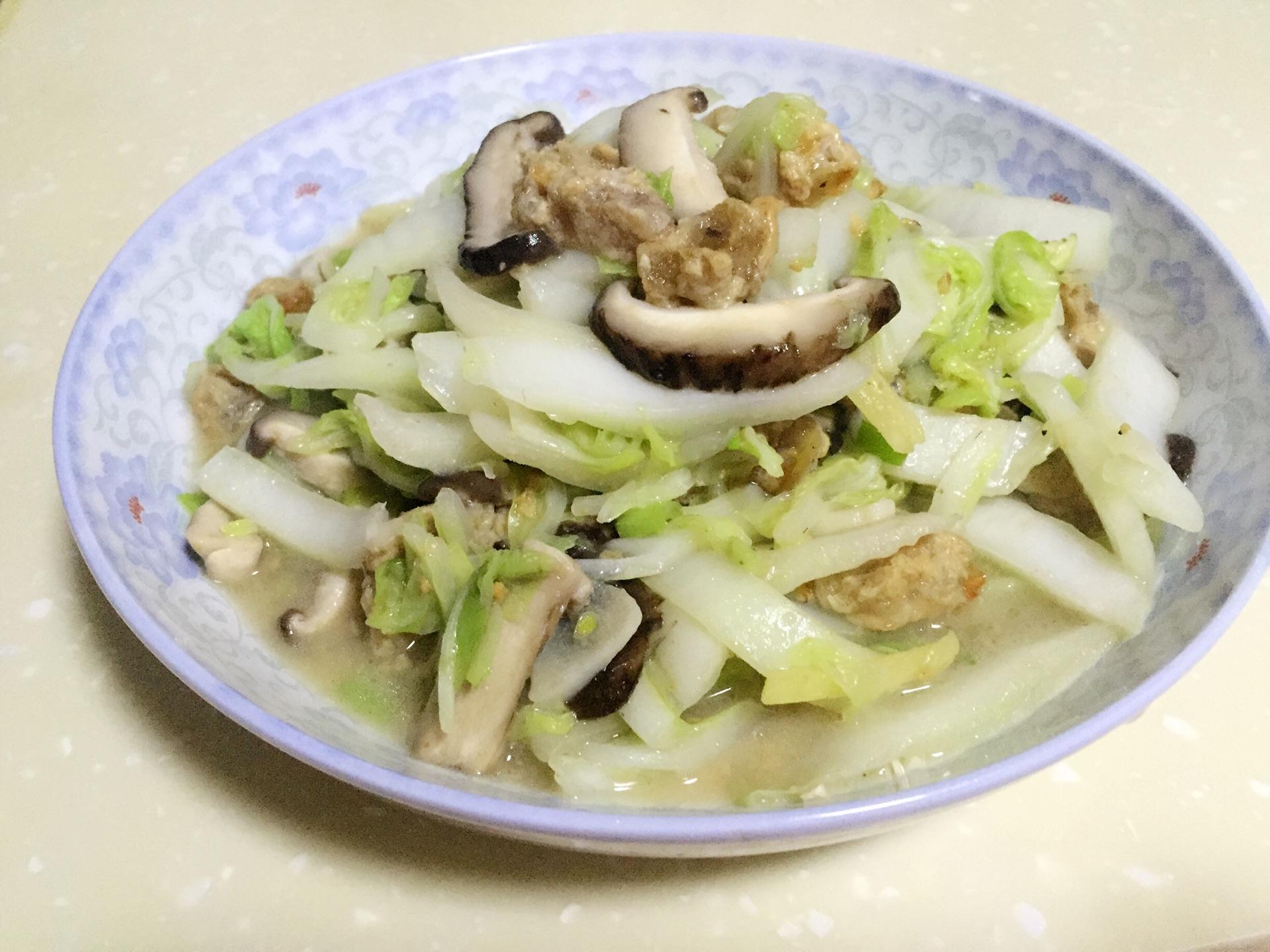 教你家常美味的双菇烩白菜简单易做又营养好吃最后汤汁都不剩