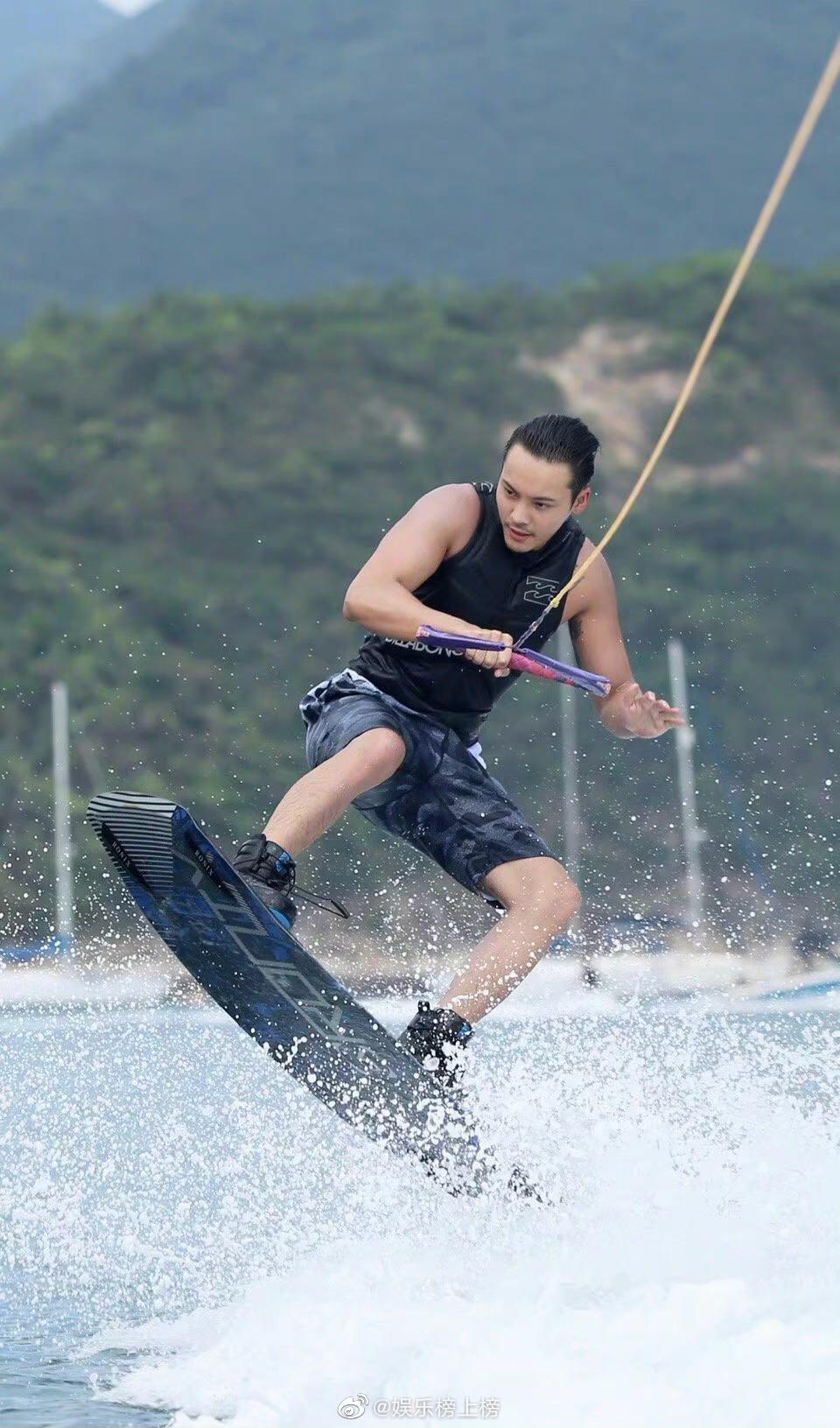 运动达人陈伟霆冬天滑雪夏天划水