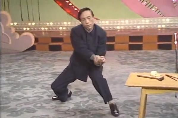 首届春晚大明星默剧大师王景愚去世他是最会吃鸡的人