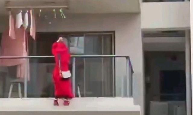 三亚一女子身着红衣红鞋21楼窗外热舞,不幸坠楼,屋内留有遗书休闲区蓝鸢梦想 - Www.slyday.coM 三亚一女子身着红衣红鞋21楼窗外热舞,不幸坠楼,屋内留有遗书休闲区蓝鸢梦想 - Www.slyday.coM