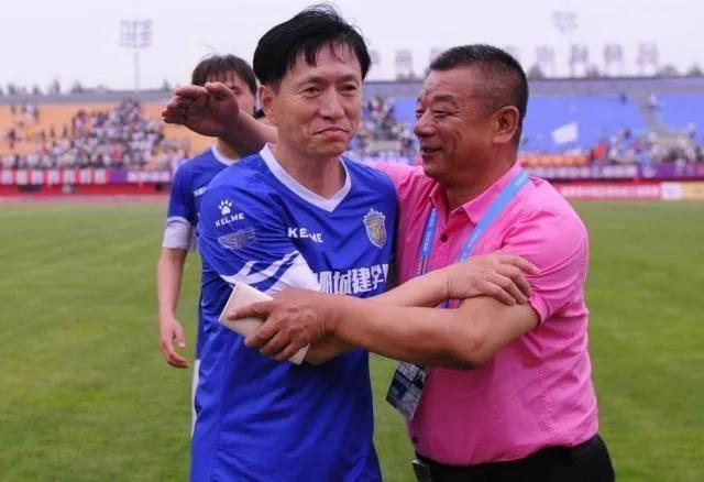 上海媒体再现争议言论:将中国足球逼入绝境,球迷骂声