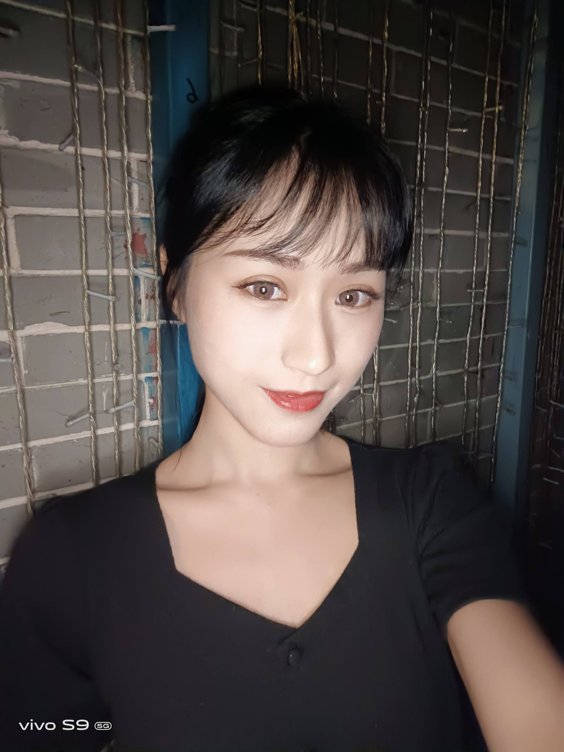 开启极夜自拍后对比总结经过对比后不难看到,虽然美颜相机app同样具备