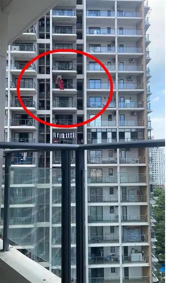 红衣女子25楼阳台外跳舞坠楼！警方通报：房间留有遗书休闲区蓝鸢梦想 - Www.slyday.coM