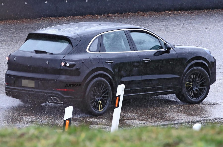 保时捷全新卡宴谍照曝光配新款大灯采用四出排气