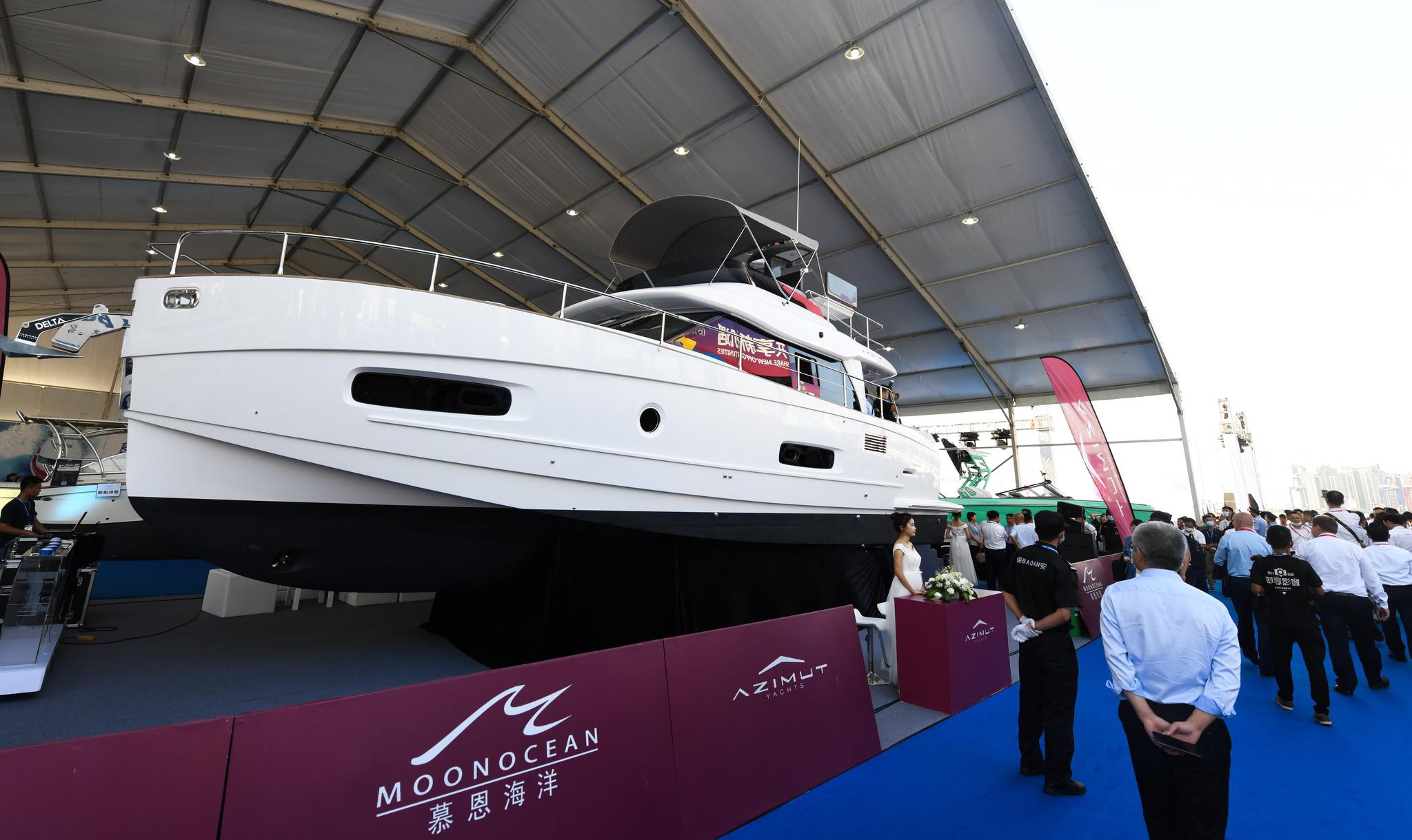 首届中国国际消费品博览会游艇展开幕