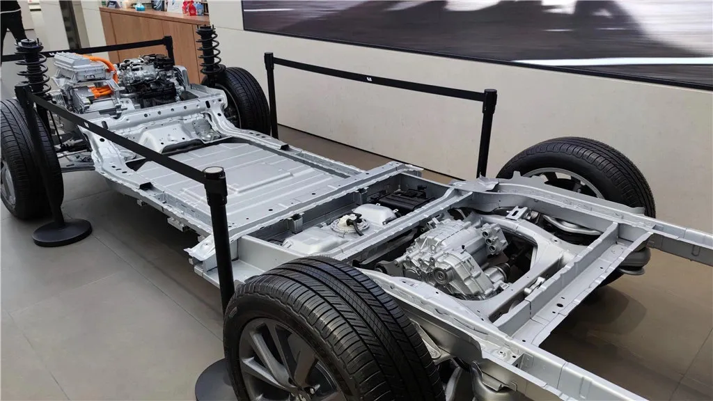 比亚迪唐dm-i上市,为何受伤害的是理想汽车?