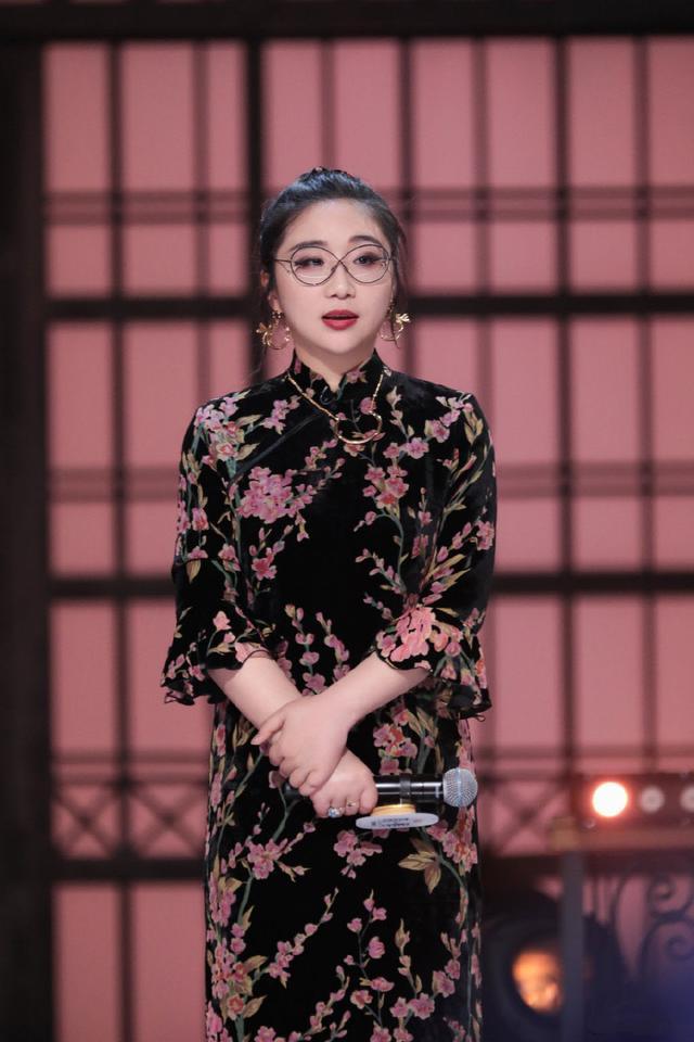 微胖身材才是宝傅首尔穿旗袍录节目知性优雅还意外有了曲线美