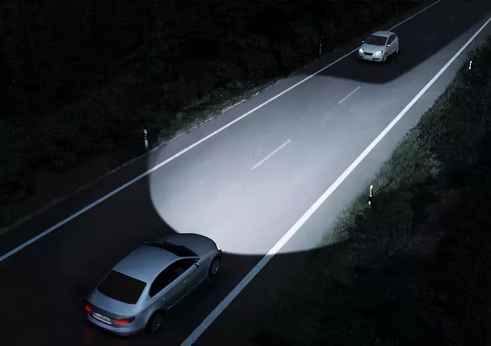 开车遇到远光灯怎么办?-新浪汽车
