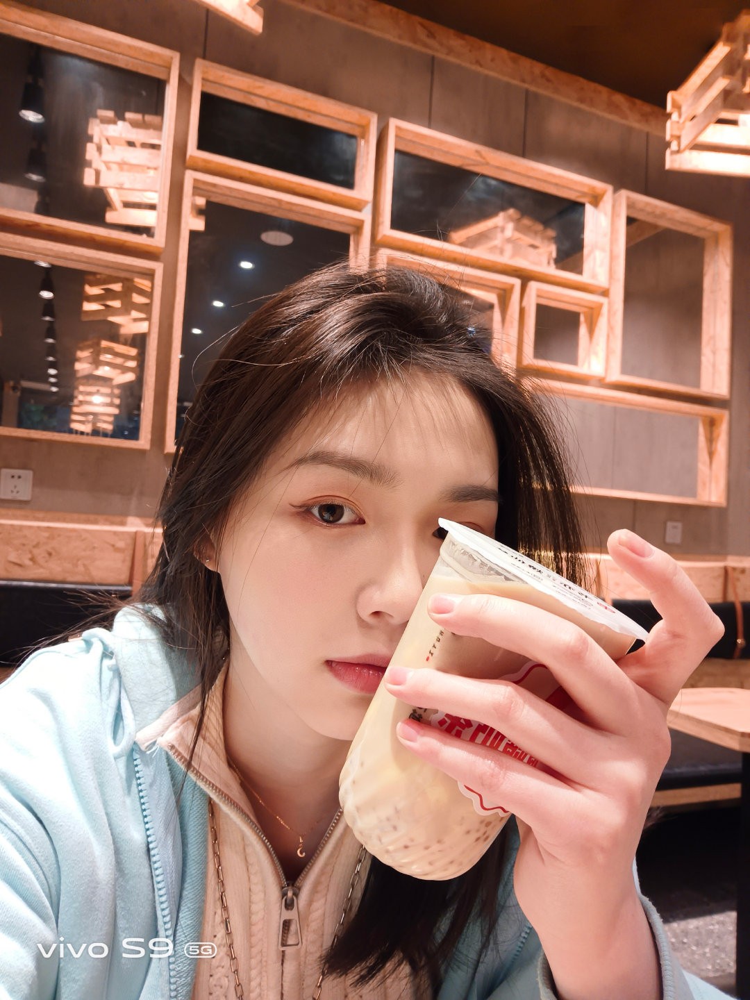 朋友圈最佳自拍照出炉vivos9镜头下的小姐姐超飒