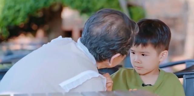 扬子妈教育孩子真有一套,两句话就让损害公物的安麟乖乖道歉休闲区蓝鸢梦想 - Www.slyday.coM