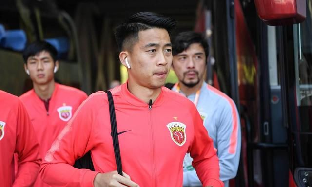 李圣龙状态不佳上港球迷呼吁莱科重用另外一人曾是国奥10号