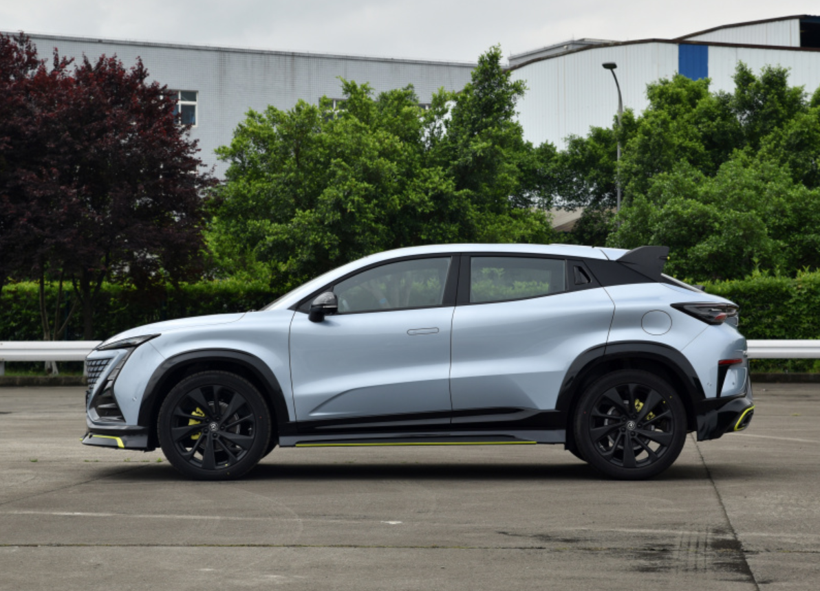 自带套件运动气息拉满长安unit运动版售1389万