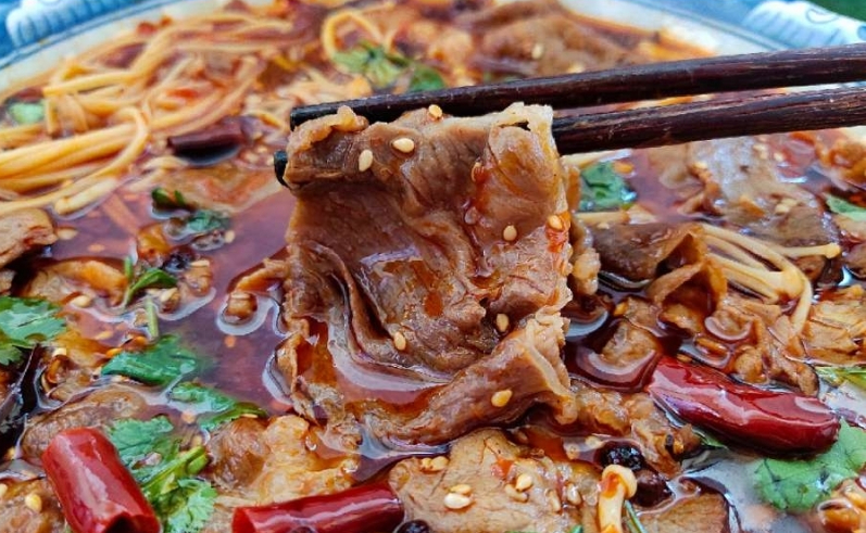 今天做的麻辣金针菇肥牛可真是浪费米饭呀