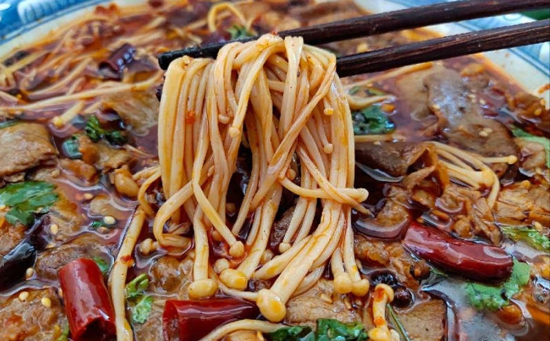 今天做的麻辣金针菇肥牛可真是浪费米饭呀