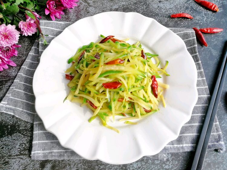 一道可以当作"药引子"的炒菜,做法简单,好吃不贵|萝卜|青萝卜|萝卜丝