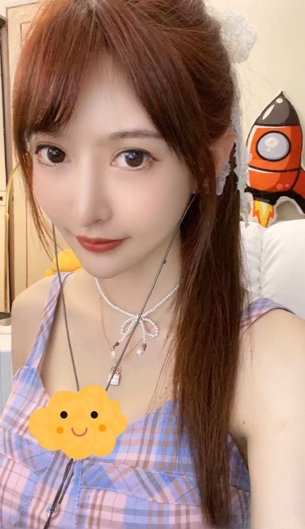 王羽杉直播放出原相机素颜照与本人差距太大榜一当场脱粉