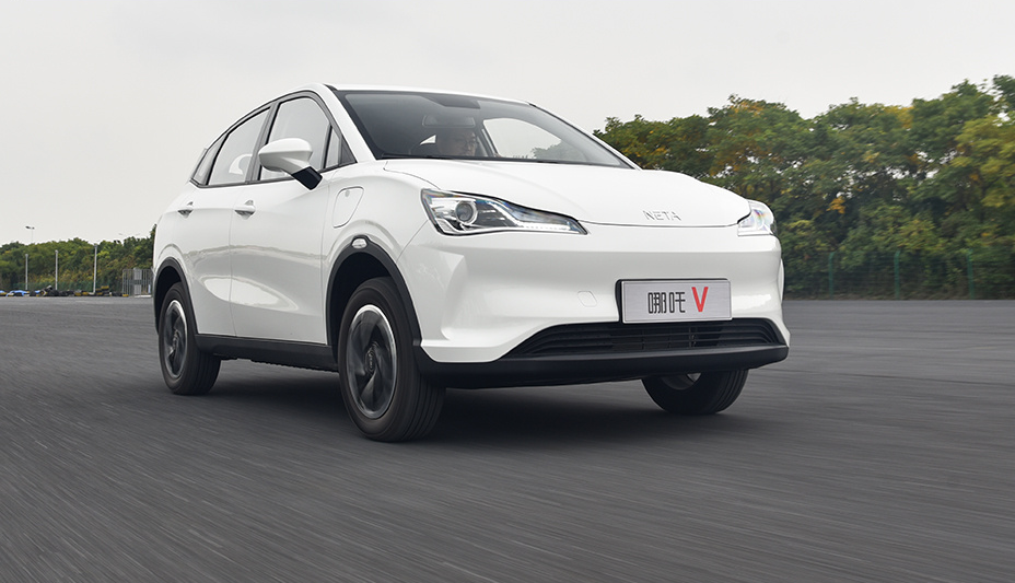 哪吒v新增车型上市,6.09万起,代步电动首选-新浪汽车