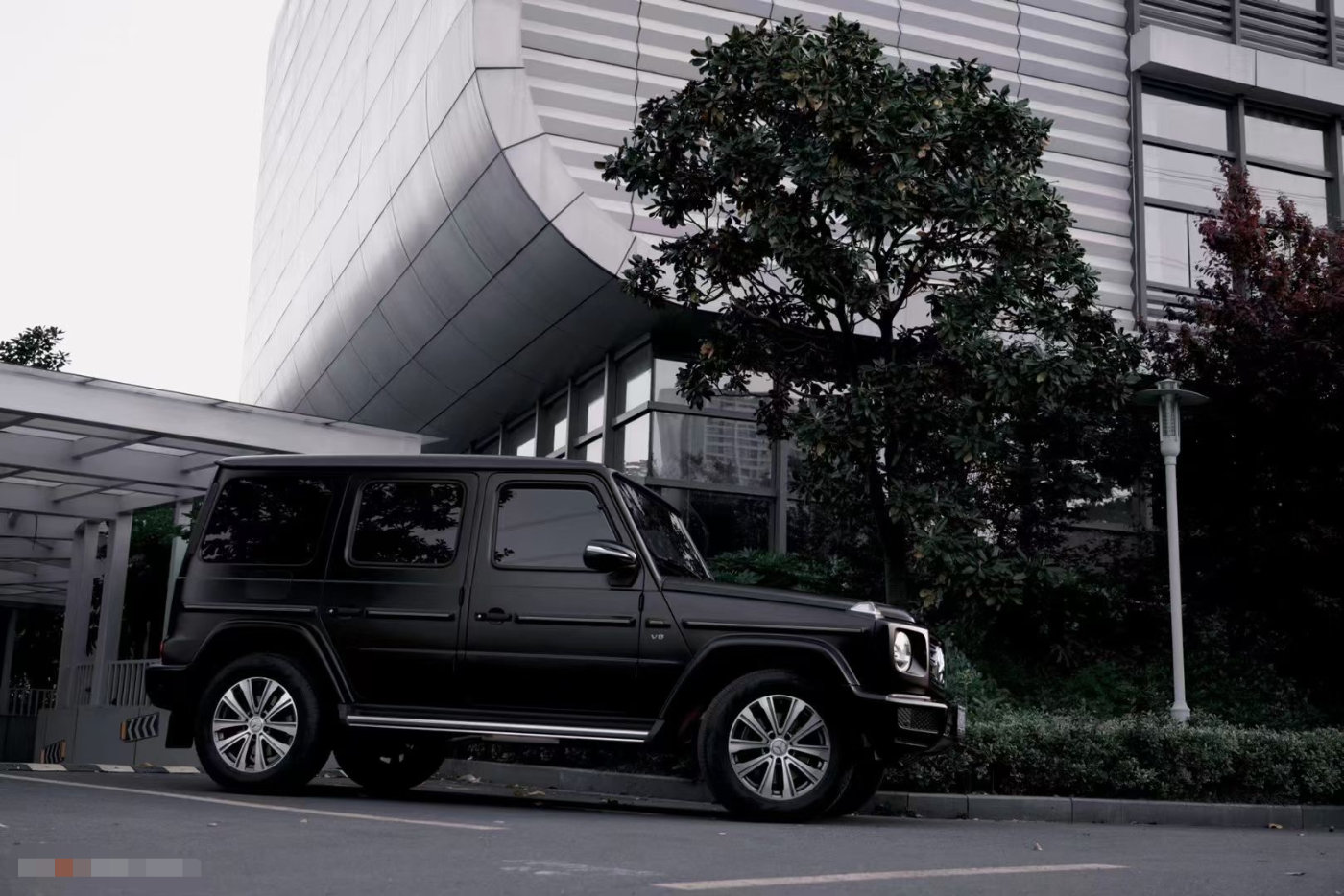 奔驰大g全车改色电光金属黑 霸气本色得到彰显-新浪汽车