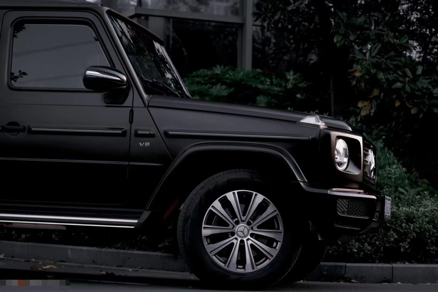 奔驰大g全车改色电光金属黑霸气本色得到彰显