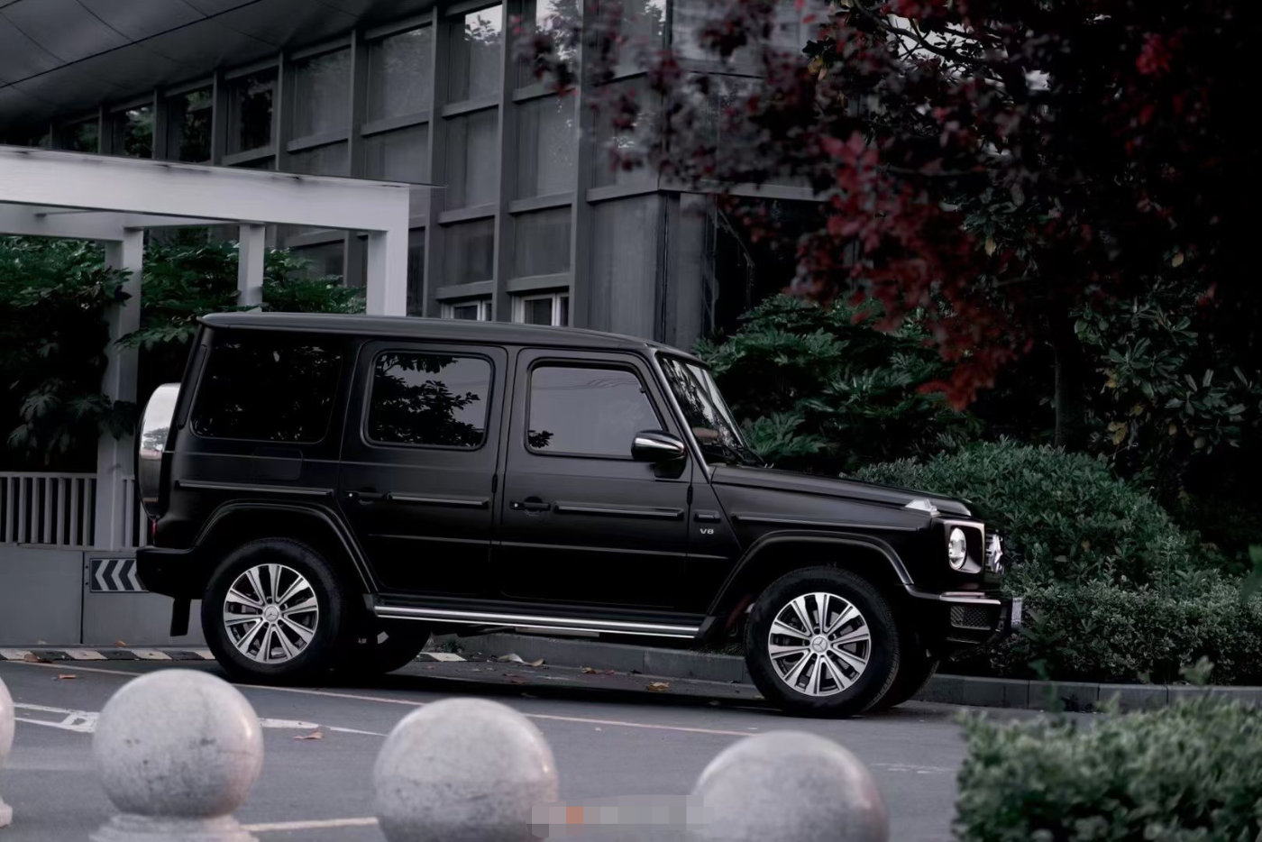 奔驰大g全车改色电光金属黑霸气本色得到彰显