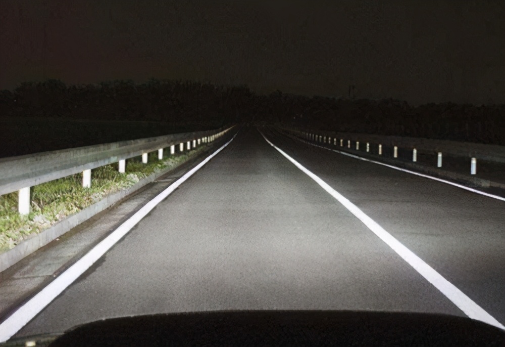 开车遇到远光灯怎么办?-新浪汽车