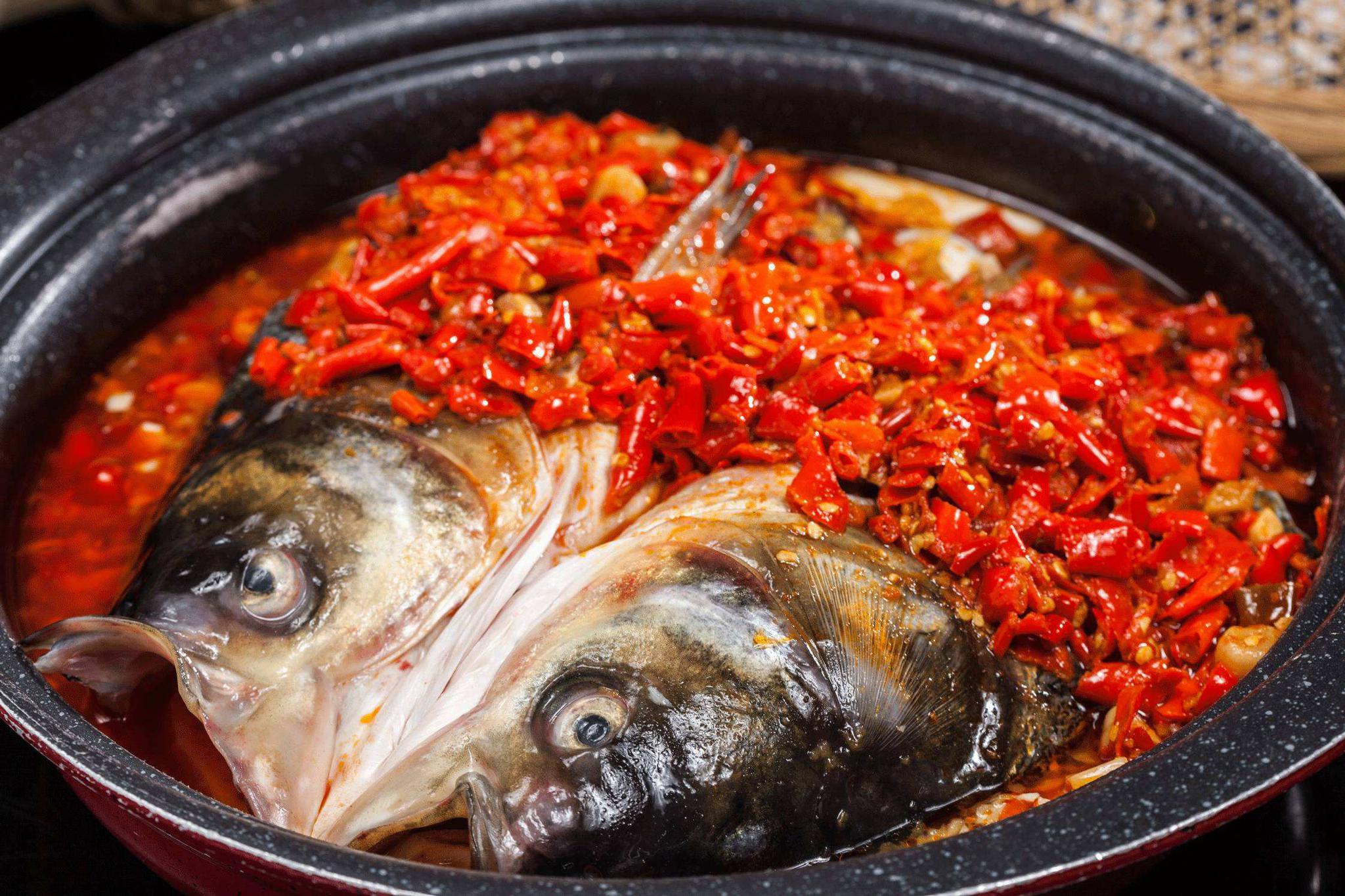 学会这样做小米椒蒸鱼头爽口美味又营养好吃一家人吃的很过瘾