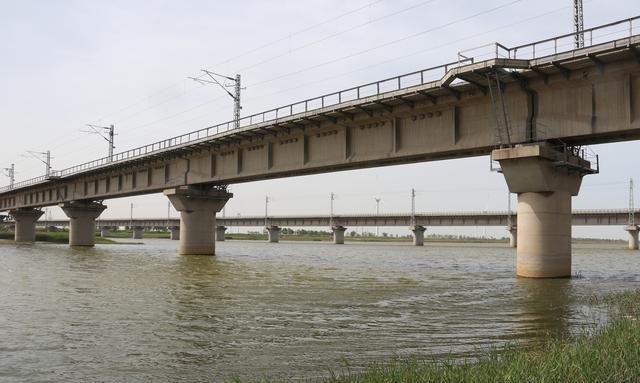 胶东地理风光大莱龙铁路和海青铁路在北胶莱河上的大桥