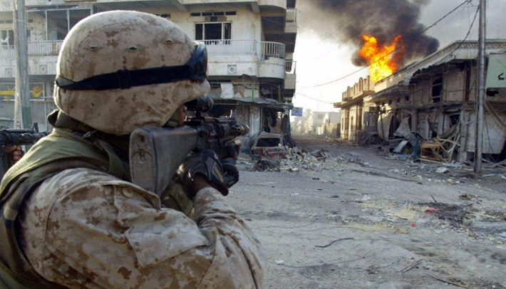 伊拉克战争过去已经快20年时间了,当初美国进攻伊拉克,很多人认为其实