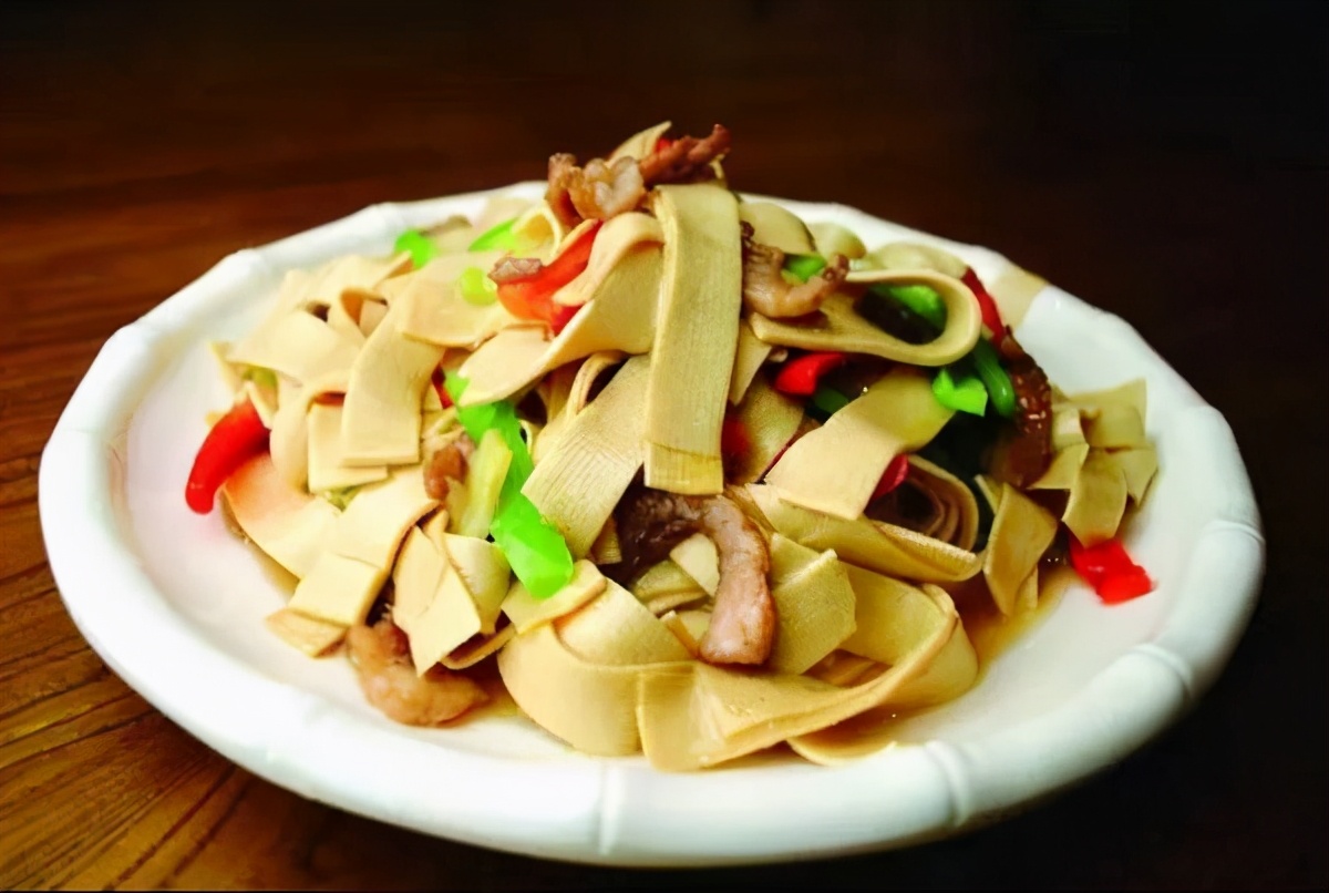 教你腊肉焖豆皮的秘制做法营养好吃又解馋下饭不懂得真是可惜