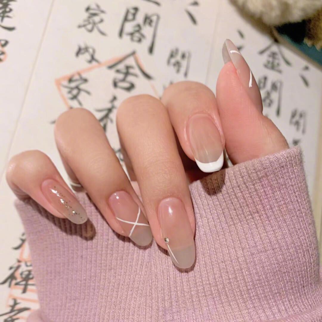 低调干净的裸色系美甲合集任何场合都非常显气质