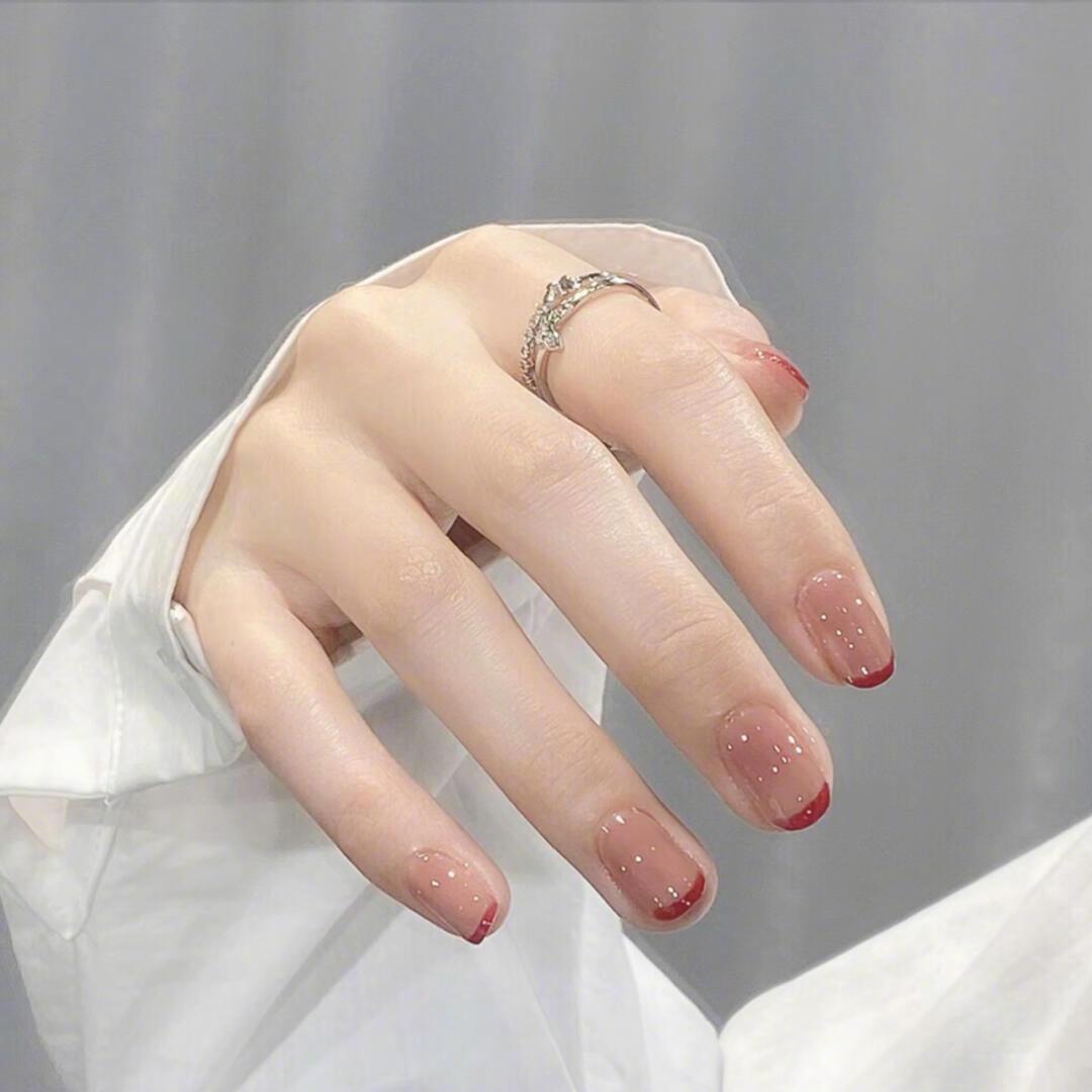 低调干净的裸色系美甲合集任何场合都非常显气质